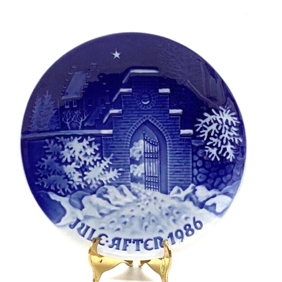 Bing & Grondahl Jule Aften Porcelain Silent Night Blue and White Christmas Plate - Picture 2 of 3
